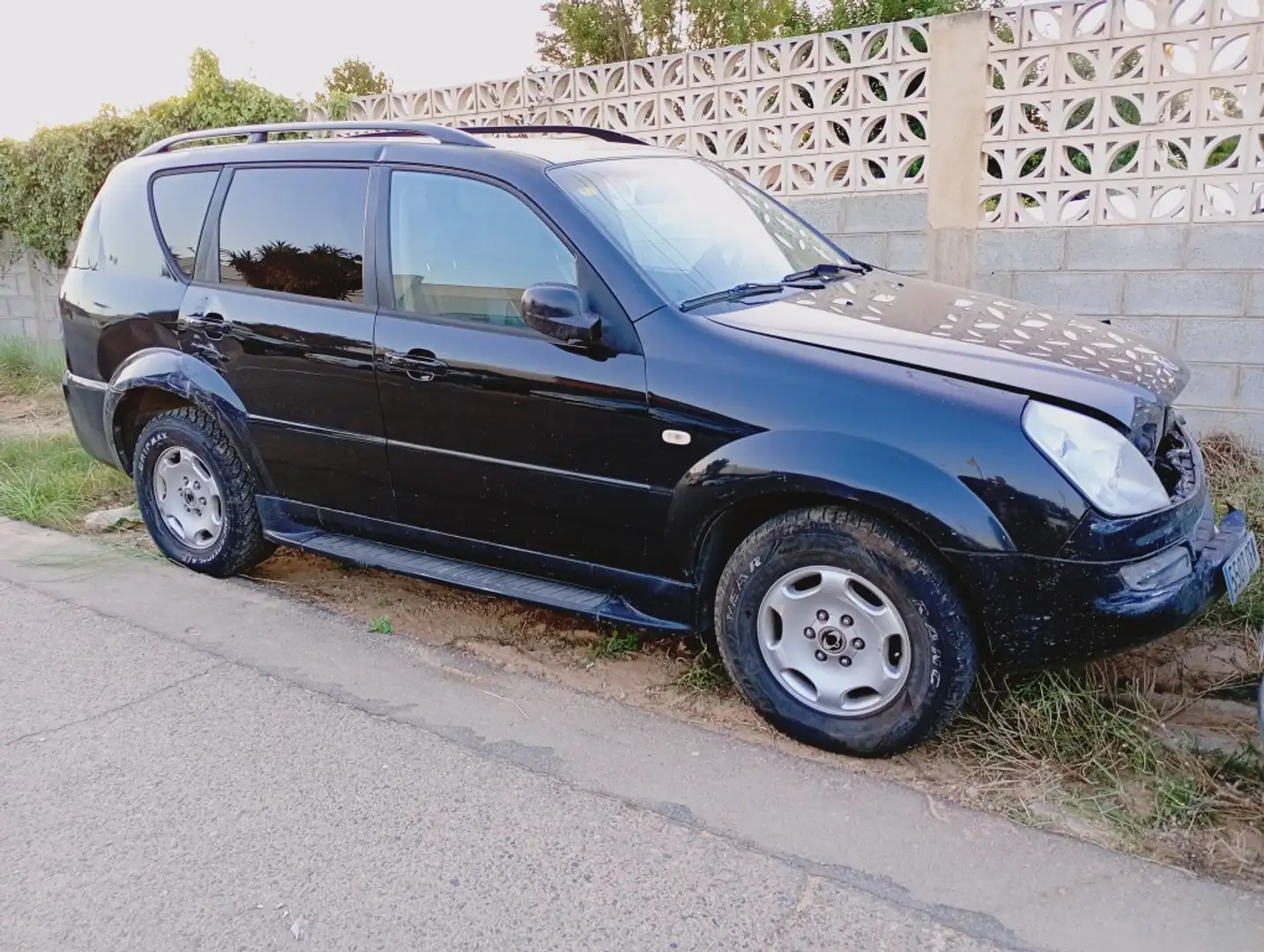 SsangYong Rexton 270 Full Negro - 1