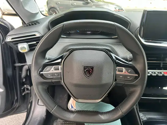 Peugeot 208 view 12