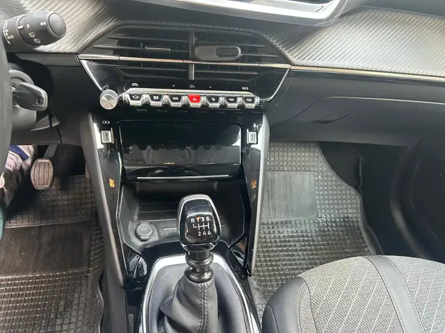 Peugeot 208 view 15
