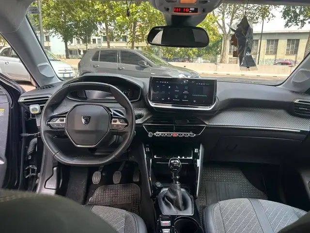 Peugeot 208 view 8