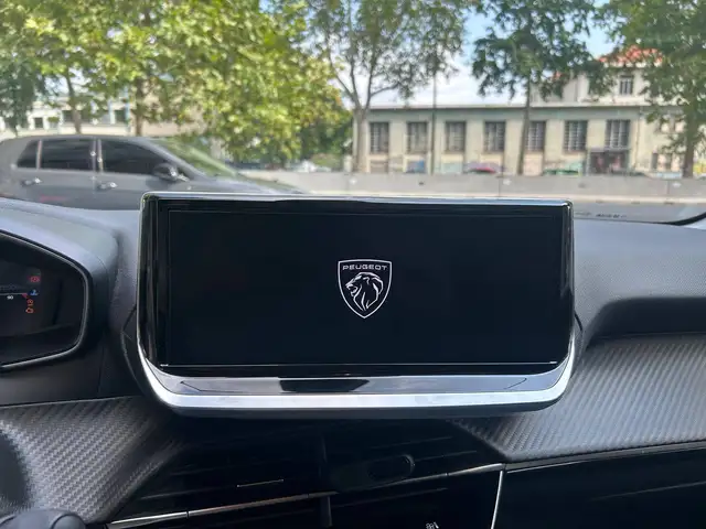 Peugeot 208 view 14