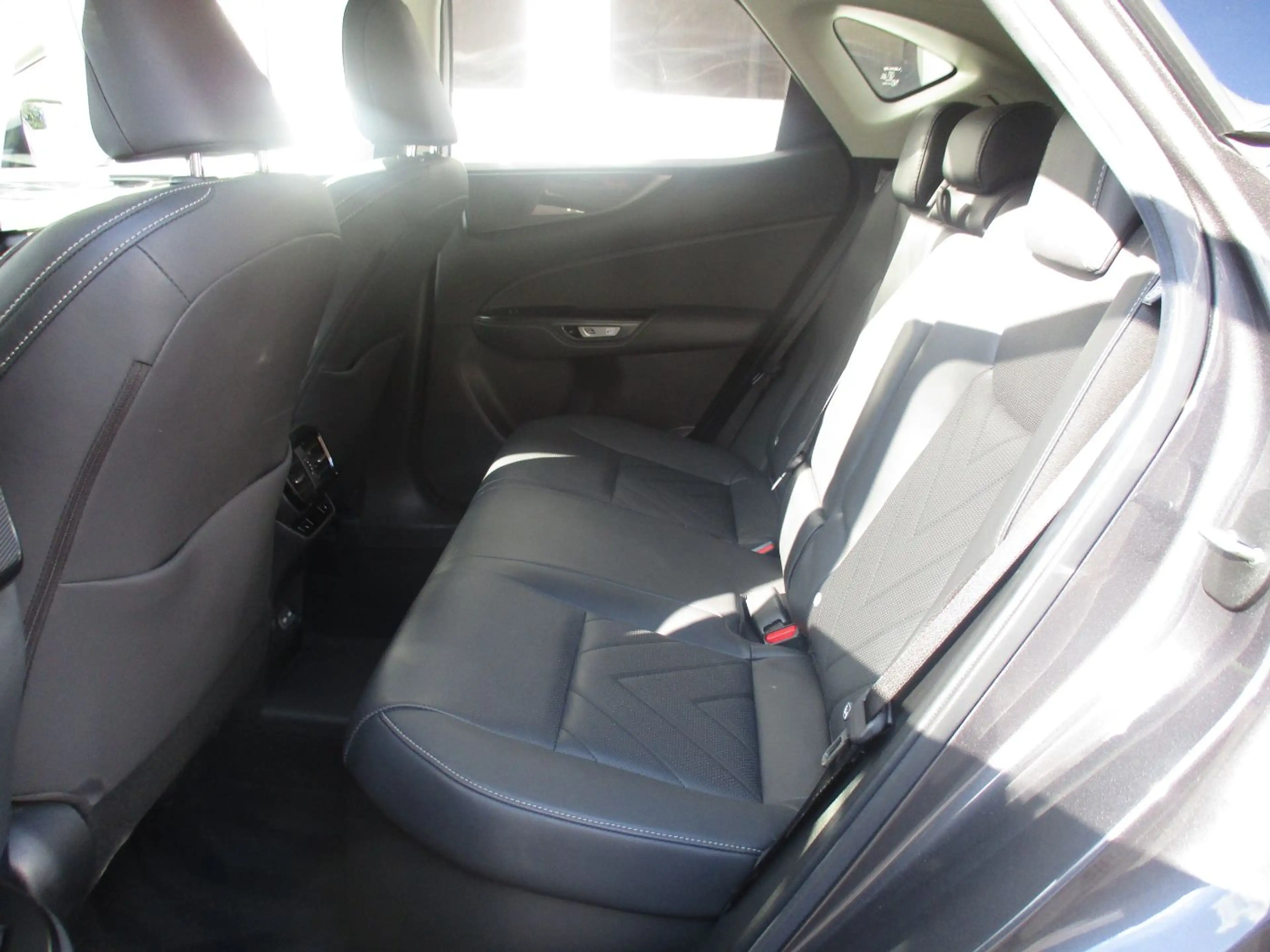 Lexus NX 450h+ PHEV Executive Interieur- & Techpaket — photo 10