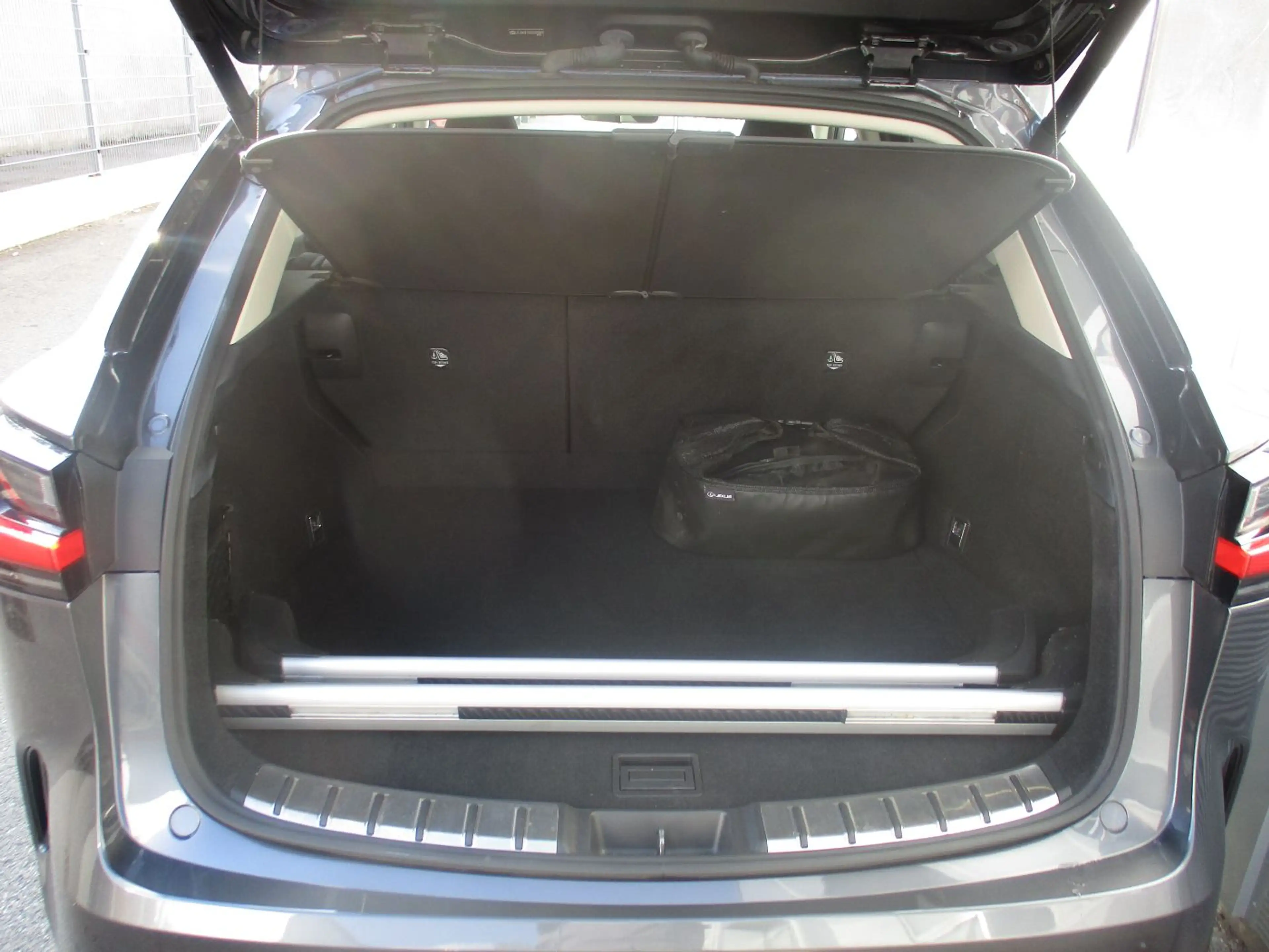 Lexus NX 450h+ PHEV Executive Interieur- & Techpaket — photo 7