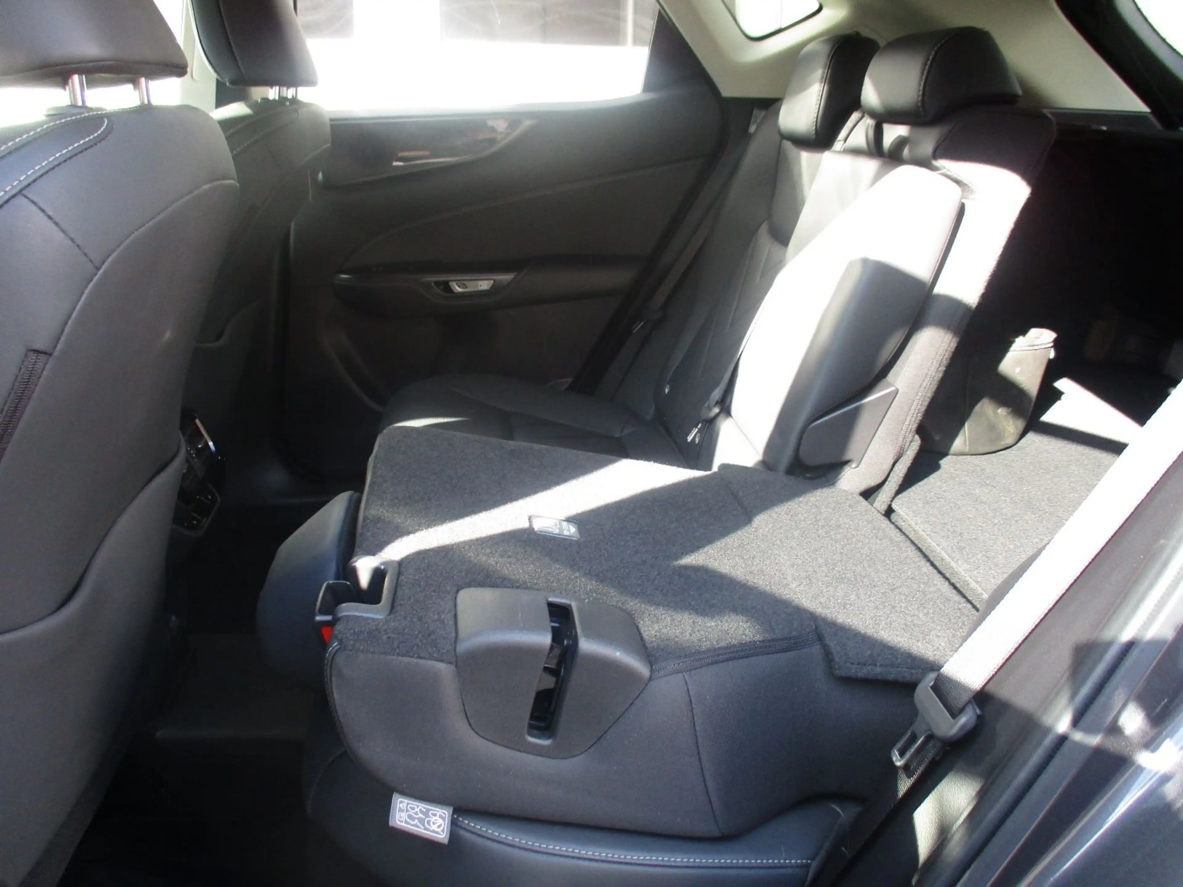 Lexus NX 450h+ PHEV Executive Interieur- & Techpaket — photo 11