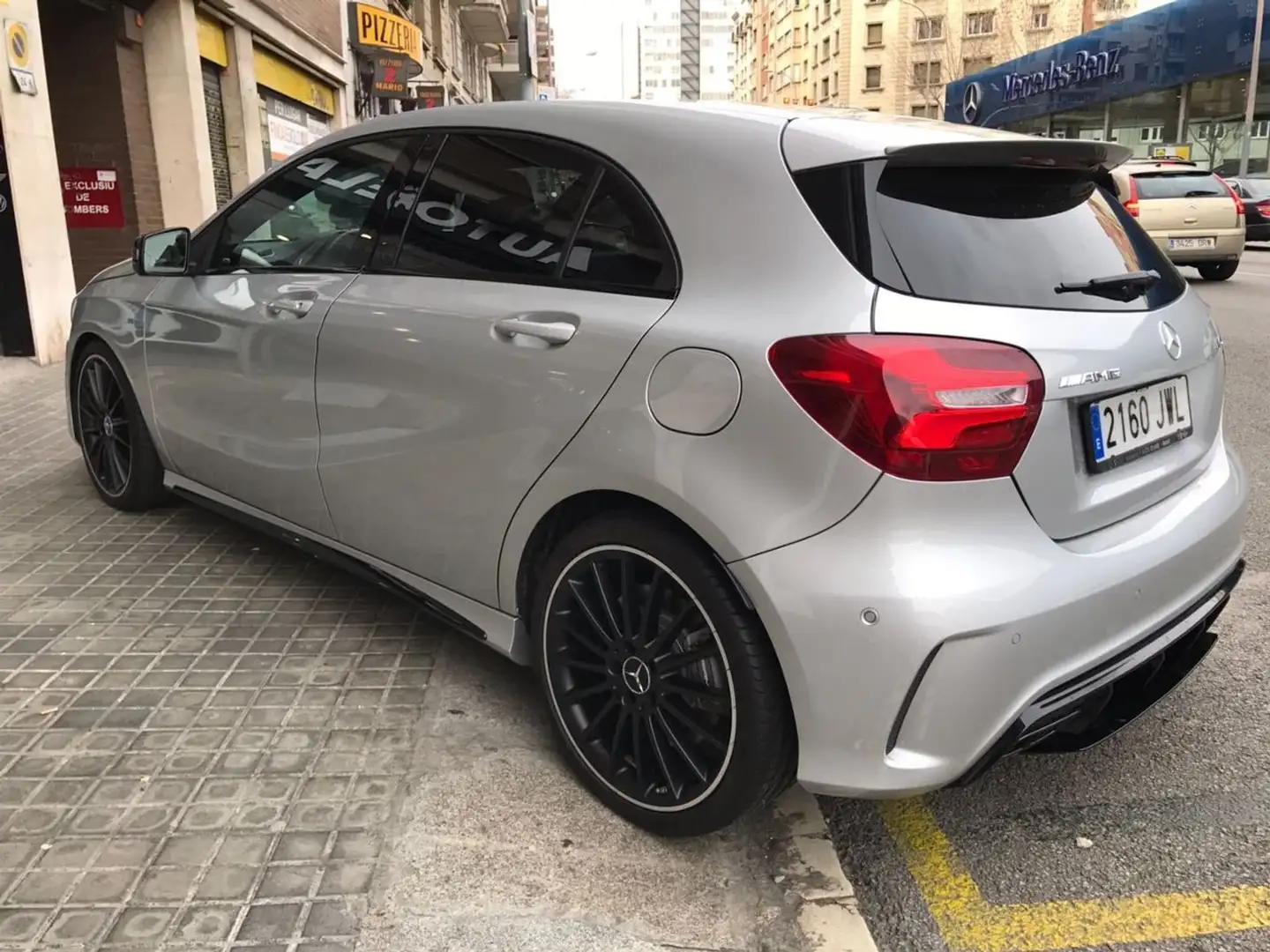 Mercedes-Benz A 45 AMG 4Matic 7G-DCT srebrna - 2