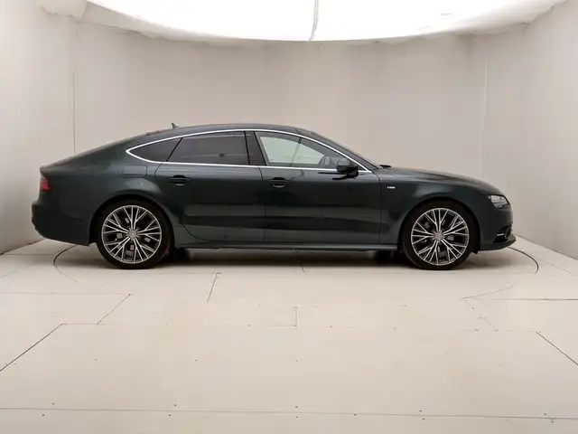 Audi A7 view 3