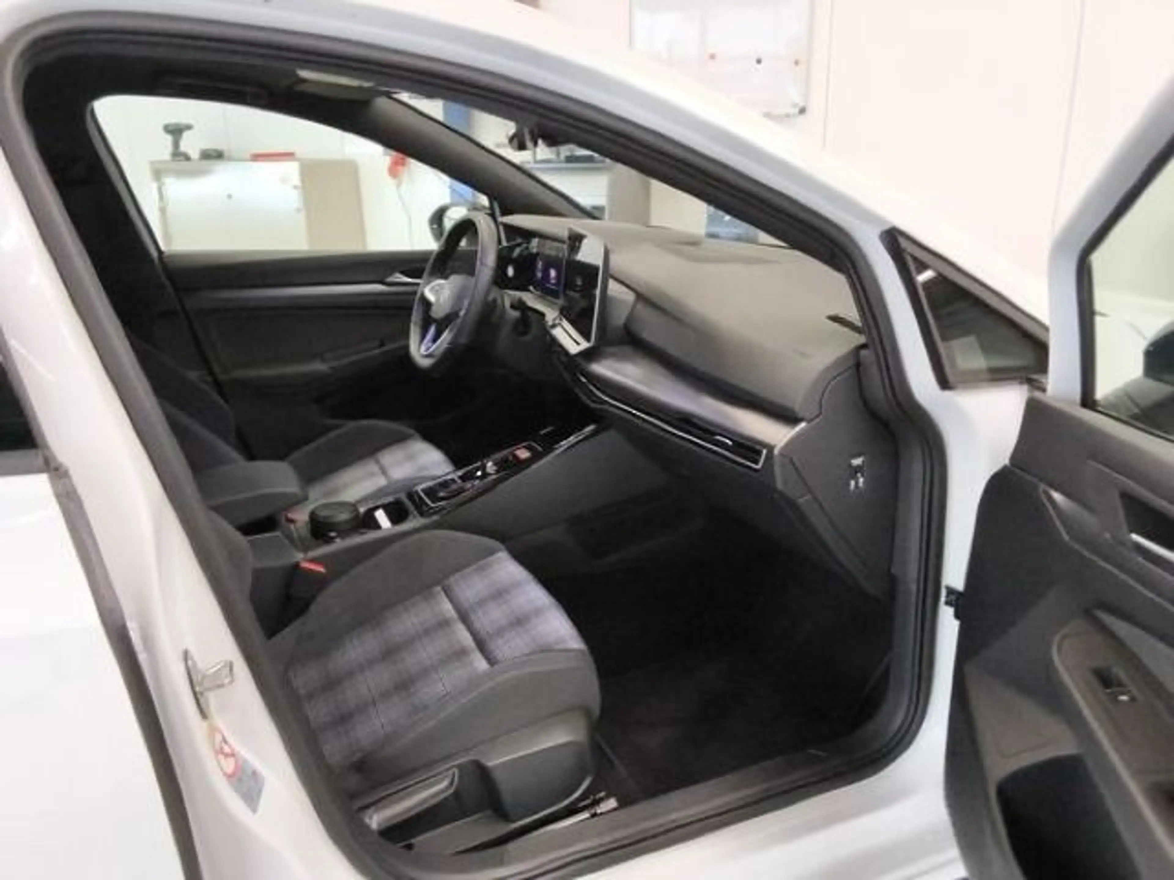 Volkswagen Golf GTE VIII GTE 1.5 TSI DSG eHybrid Navi LED Pano — photo 6