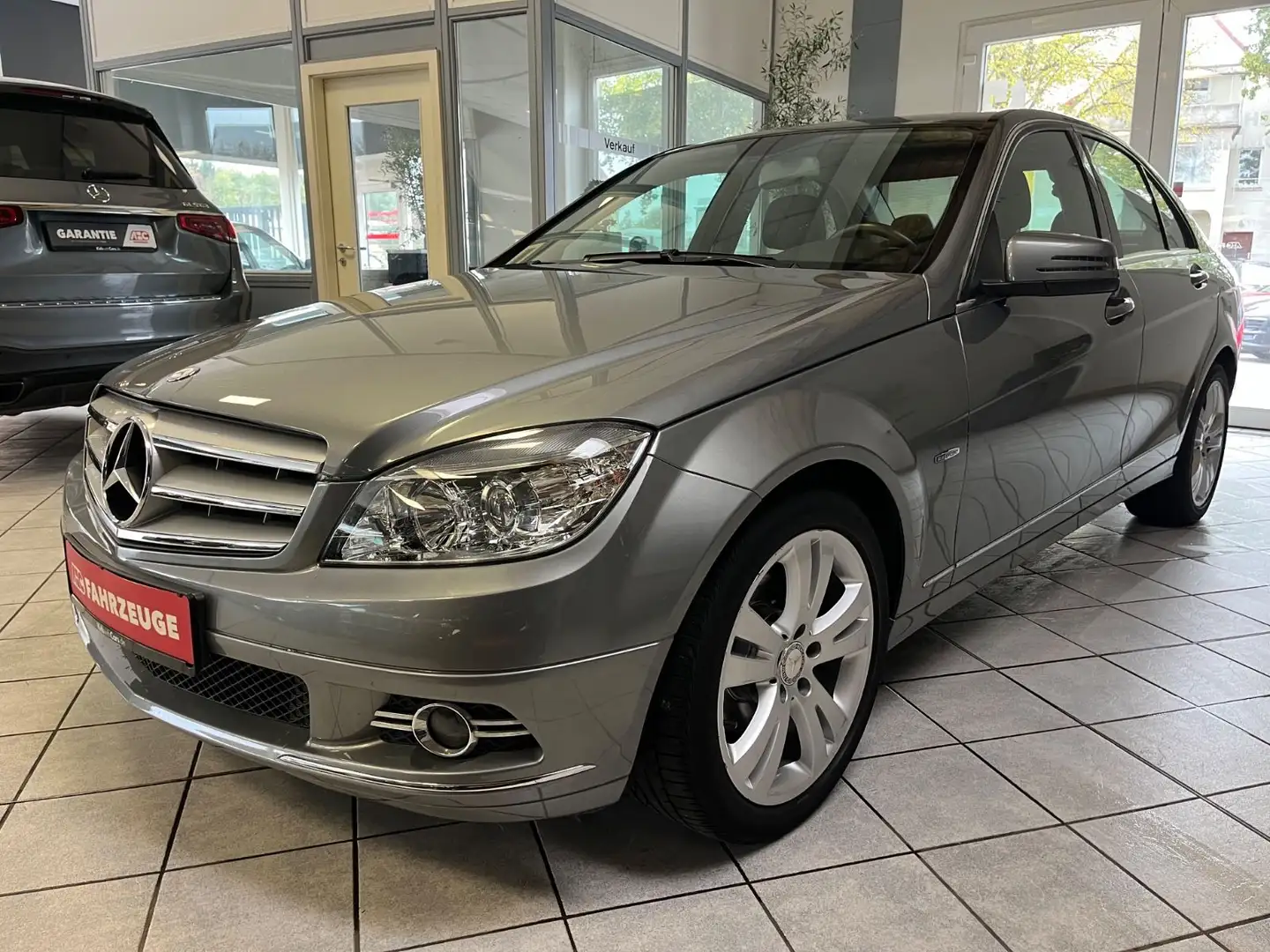 Mercedes-Benz C 180 Lim. Avantgarde / 1.Hand / Automatik / Alu Silber - 2