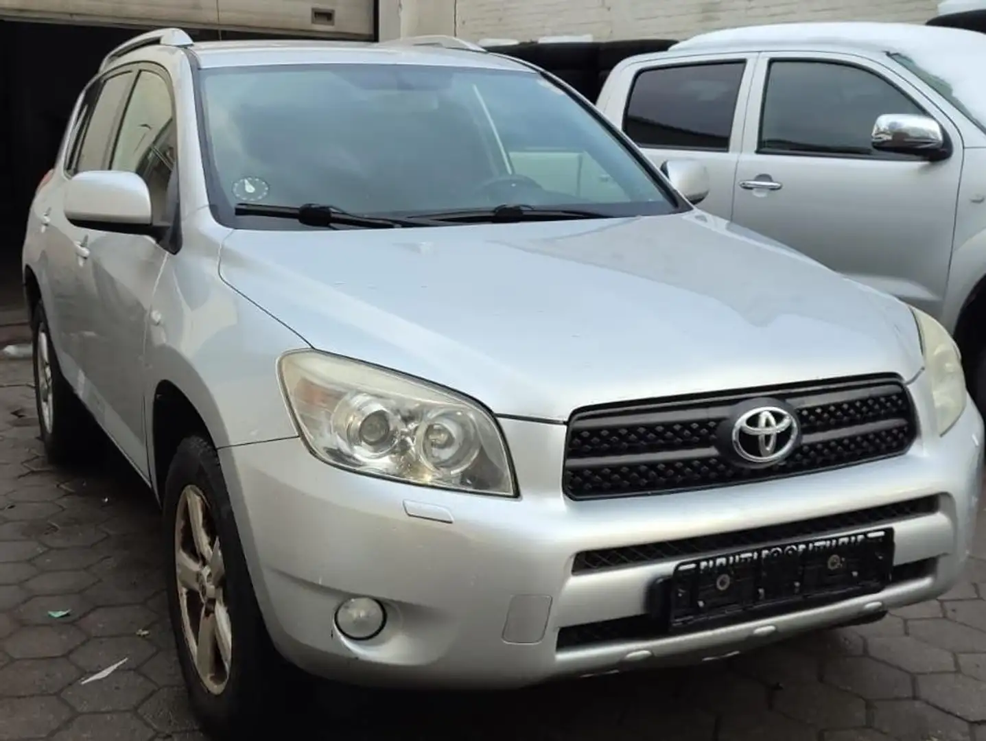 Toyota RAV 4 Toyota RAV4 Automatik Silber - 1