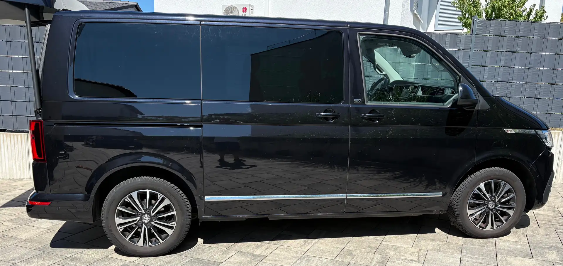 Volkswagen T6.1 Multivan Multivan T6.1 Kurz DSG Exclusive Schwarz - 2