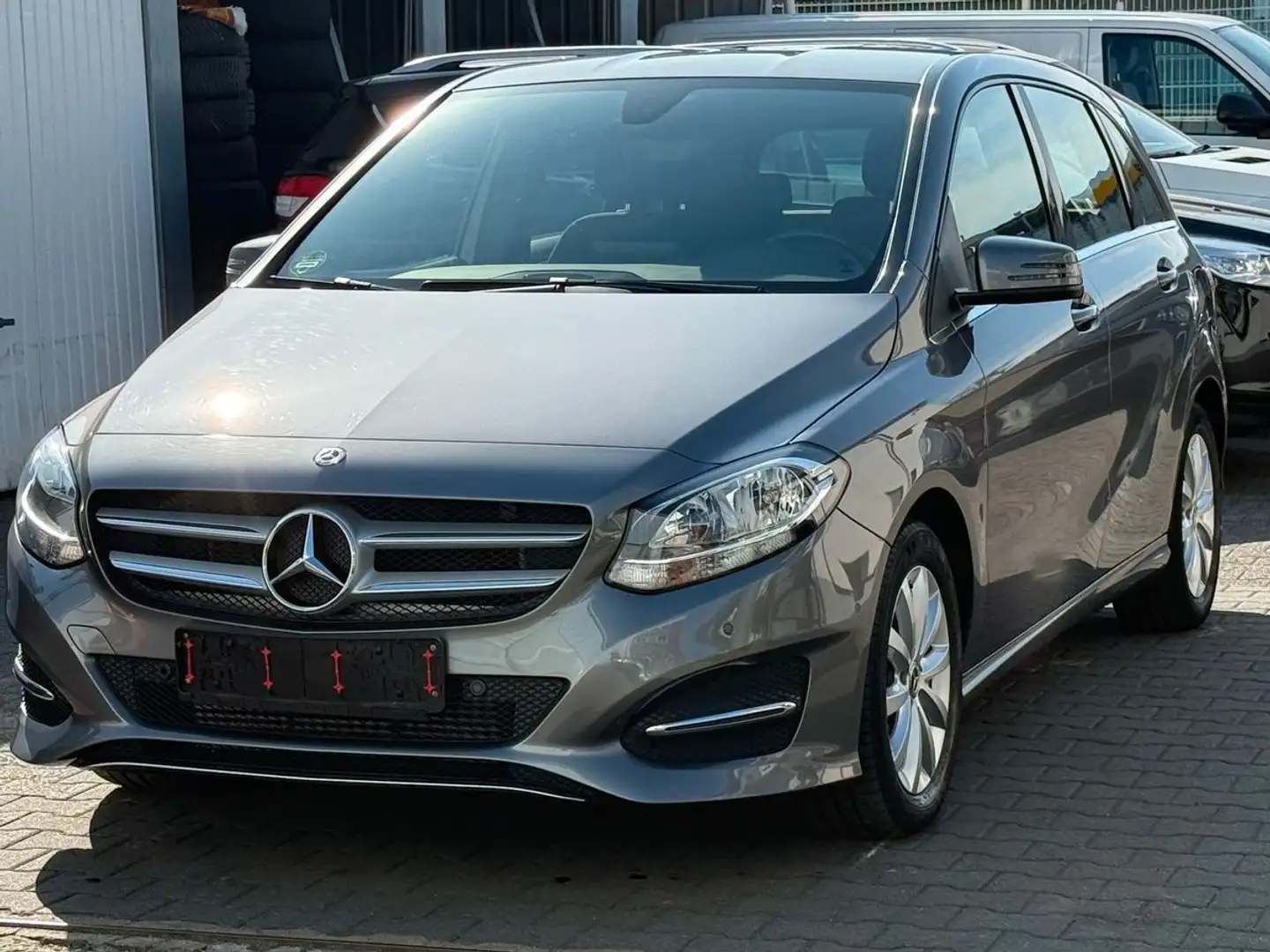 Mercedes-Benz B 180 Style Grau - 1