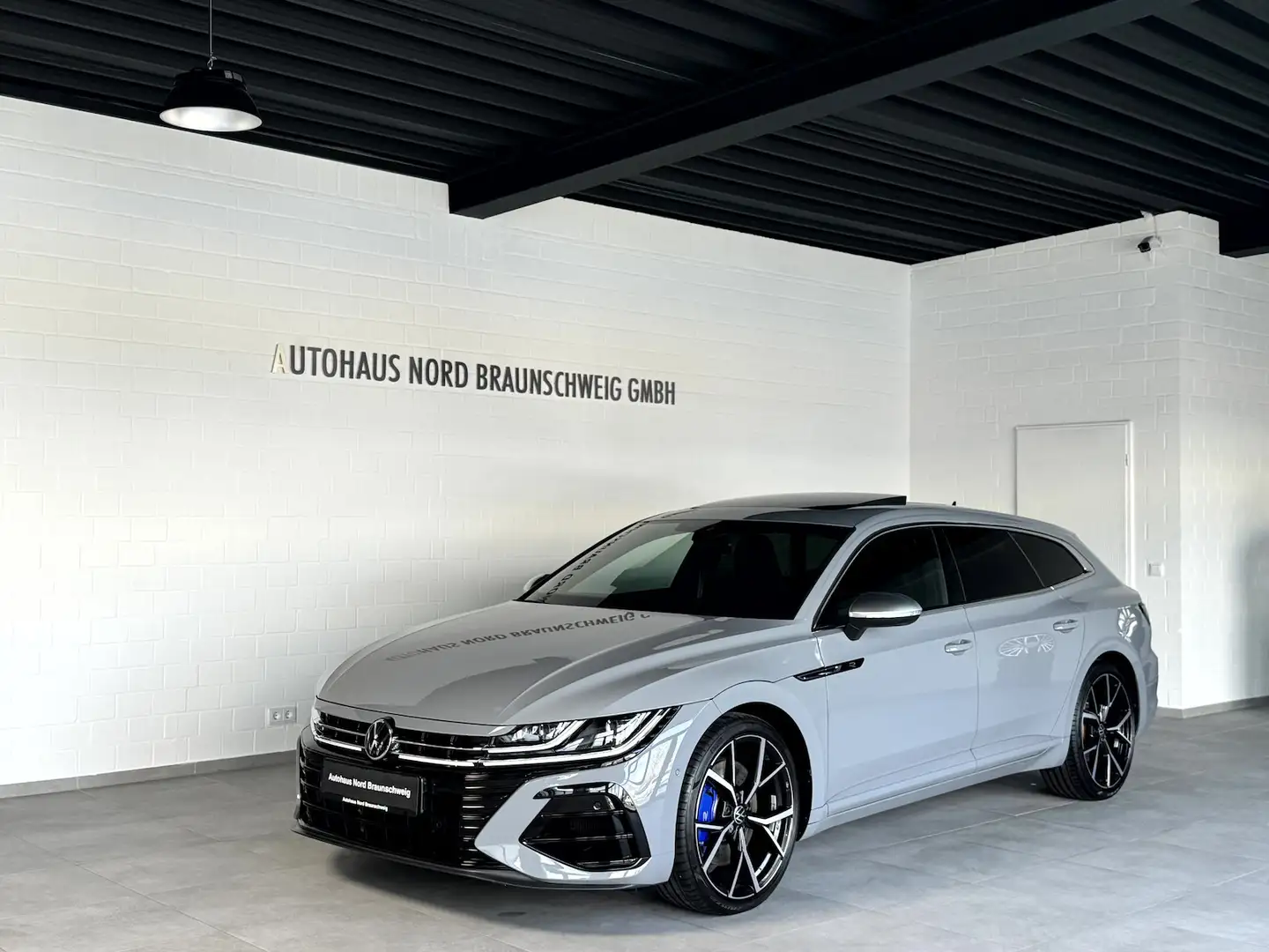 Volkswagen Arteon Shooting Brake R 2.0 TSI*Pano*IQ*H&K*AHK* Grijs - 1