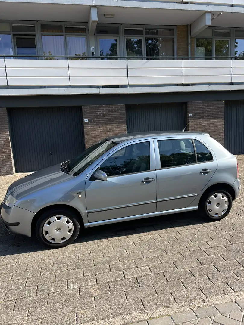 Skoda Fabia Skoda Fabia 1.4 50KW 2002 Grijs Gri - 1