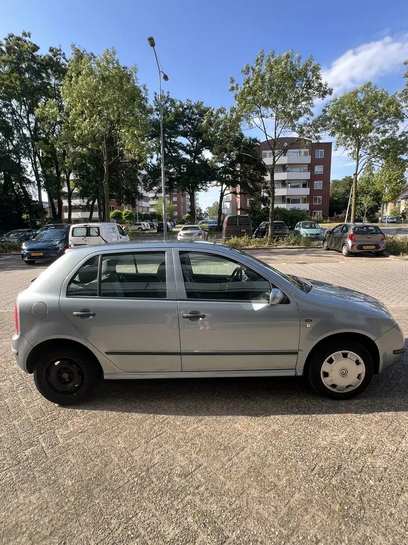 Skoda Fabia Skoda Fabia 1.4 50KW 2002 Grijs Gri - 2