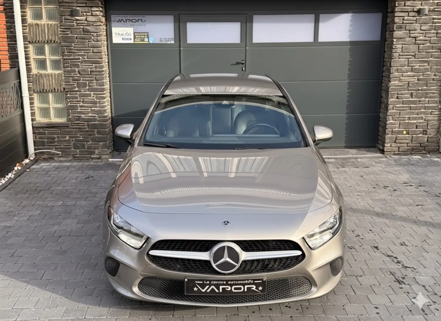 Mercedes-Benz A 180 **Automatique**Sieges Sport**Grand GPS** Argent - 2