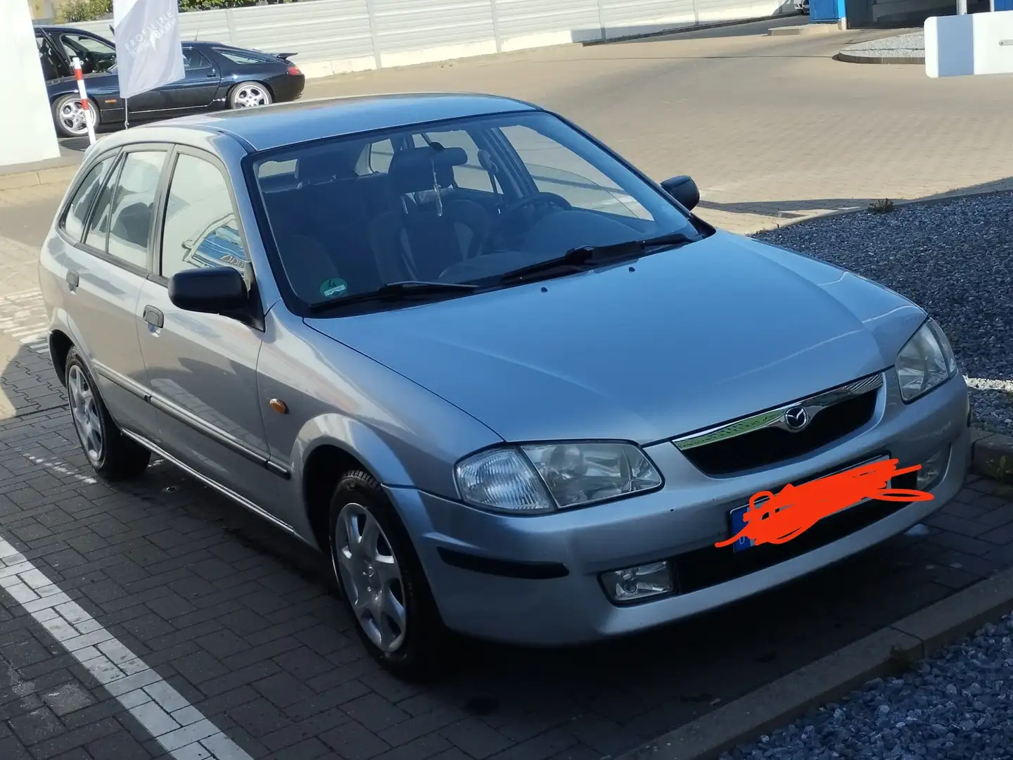 Mazda 323 323 F 1.5 Exclusive Silber - 1