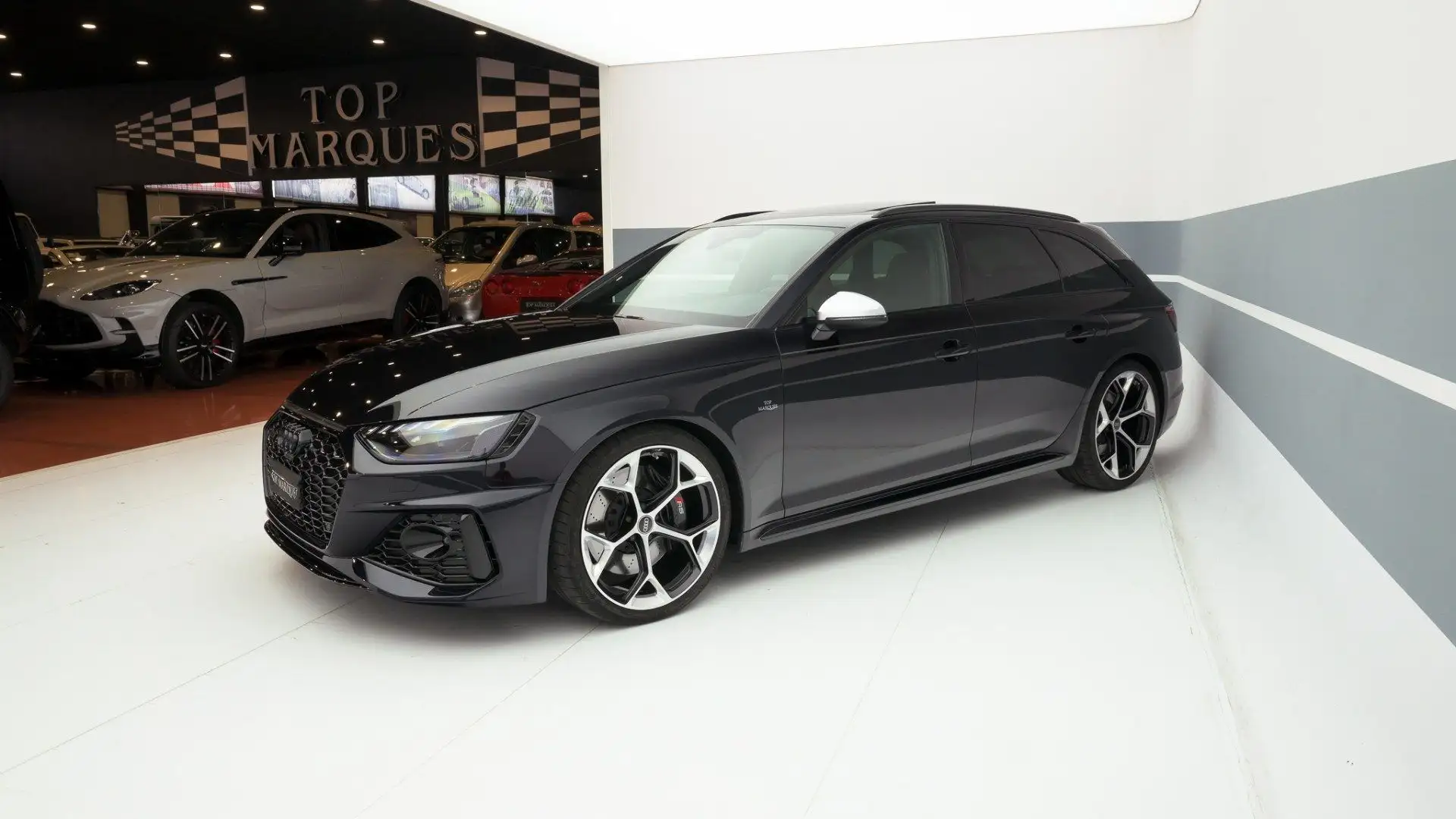 Audi RS 4 Avant Competition Schwarz - 1