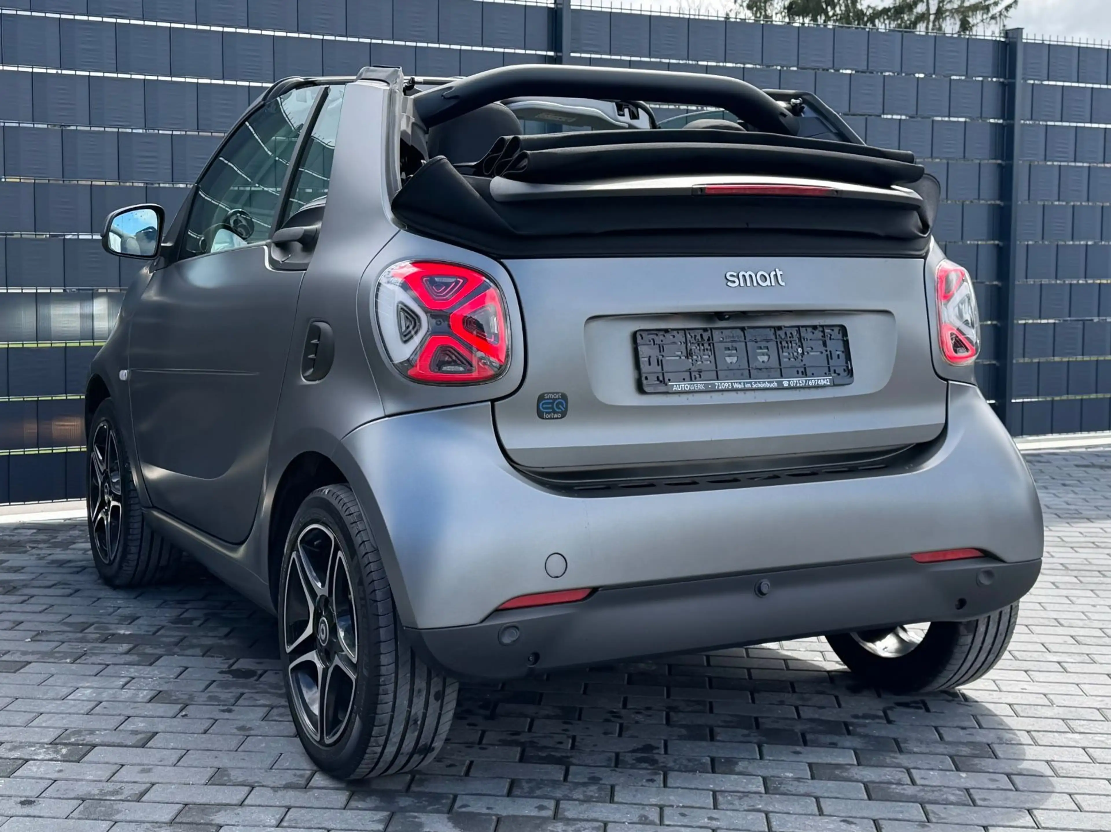 smart forTwo Cabrio EQ*CAM*CARPLAY*22KW*MATT*LED*JBL* — photo 13