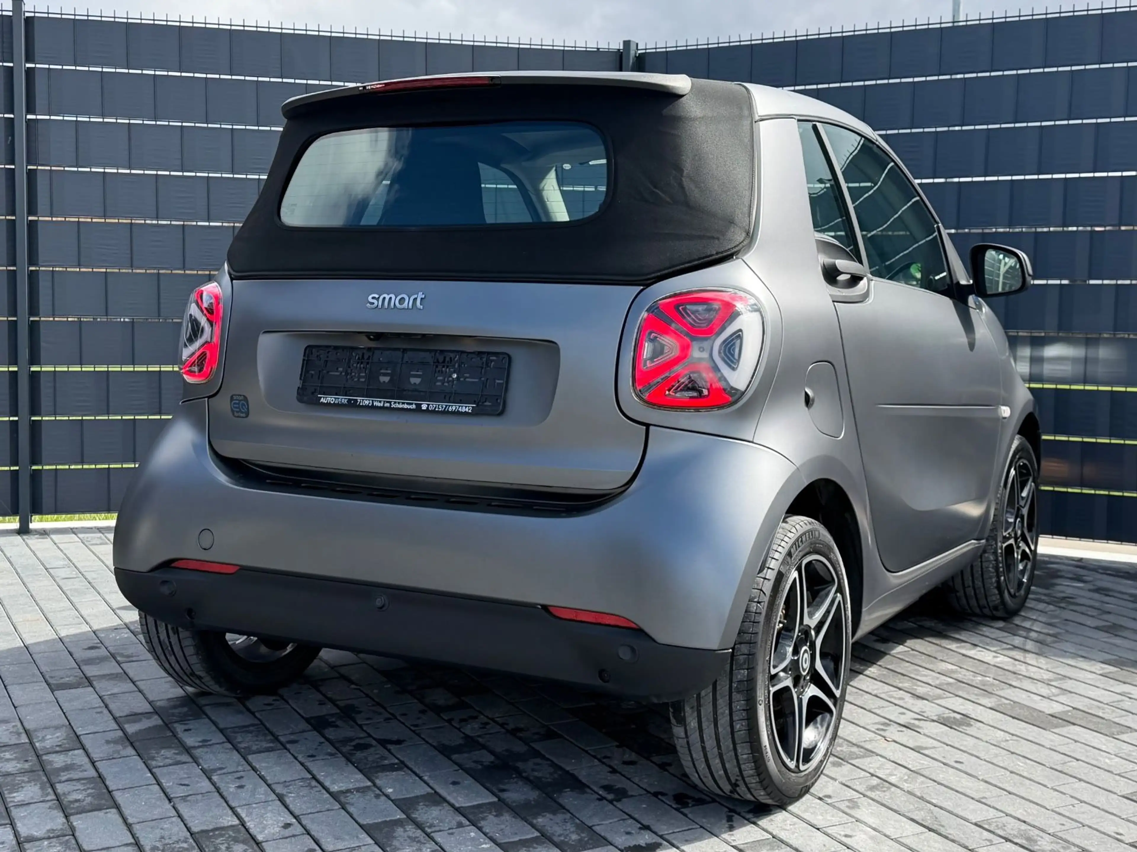 smart forTwo Cabrio EQ*CAM*CARPLAY*22KW*MATT*LED*JBL* — photo 8