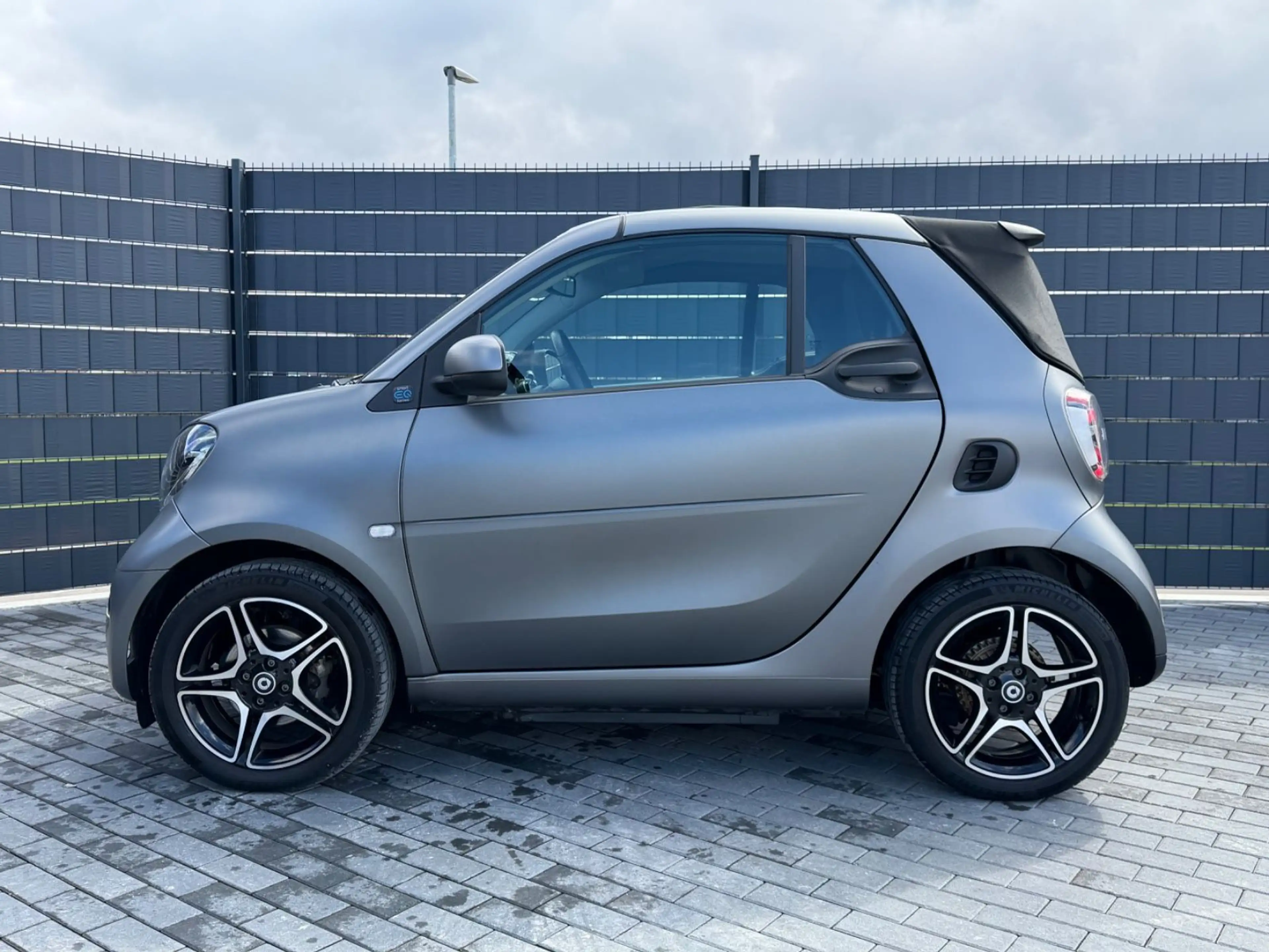 smart forTwo Cabrio EQ*CAM*CARPLAY*22KW*MATT*LED*JBL* — photo 15