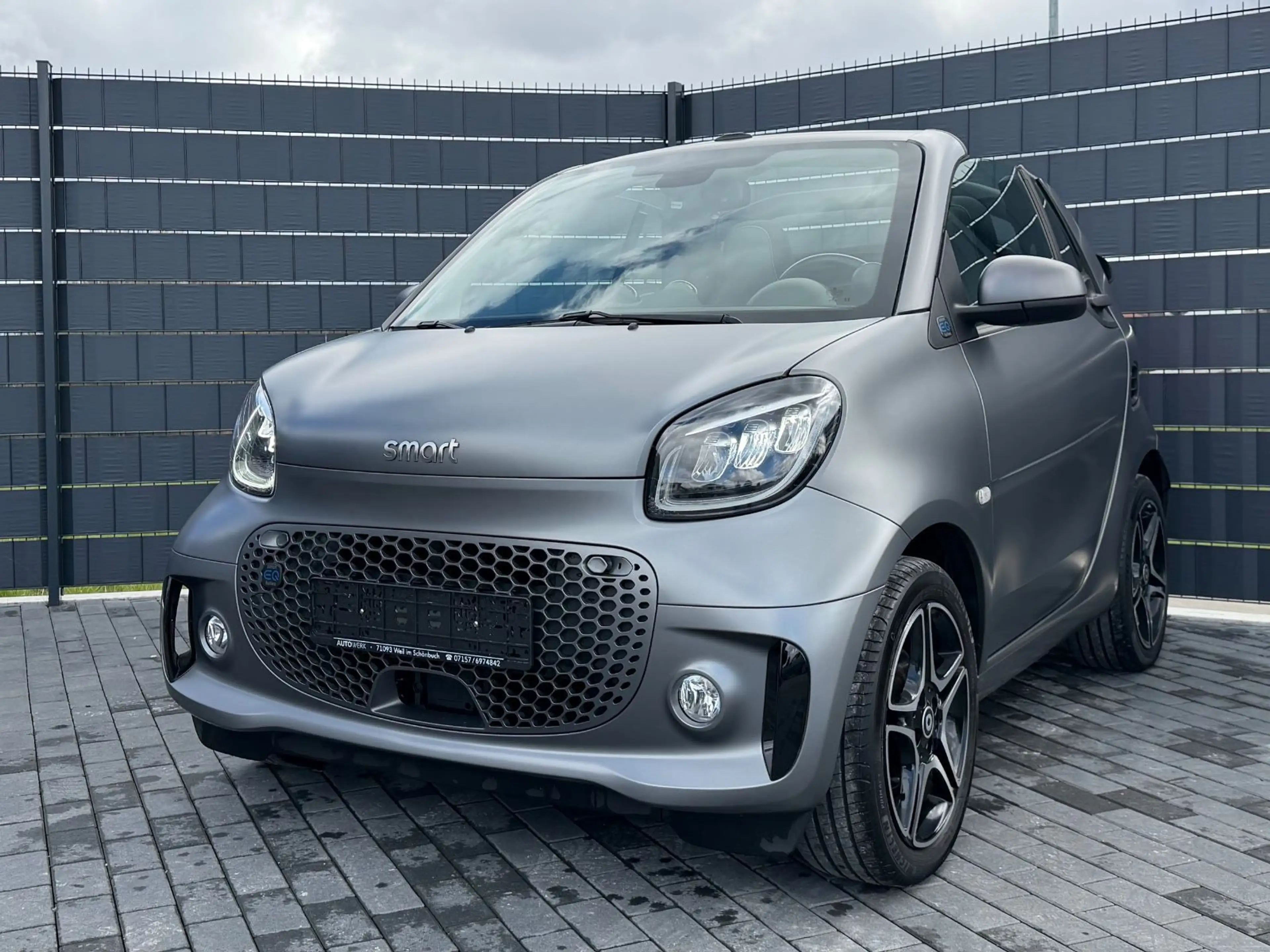 smart forTwo Cabrio EQ*CAM*CARPLAY*22KW*MATT*LED*JBL* — photo 2