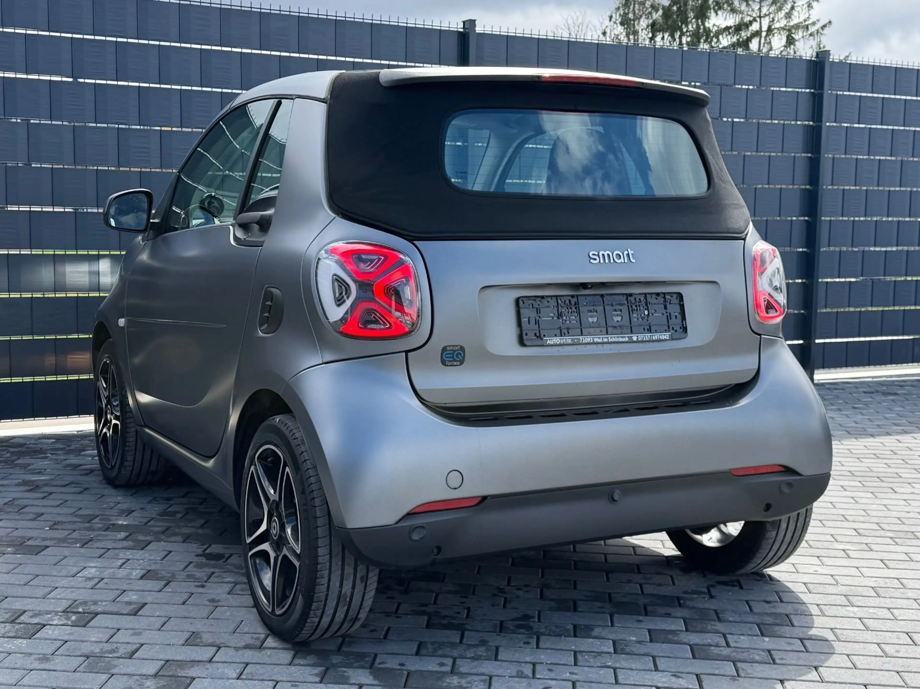 smart forTwo Cabrio EQ*CAM*CARPLAY*22KW*MATT*LED*JBL* — photo 12