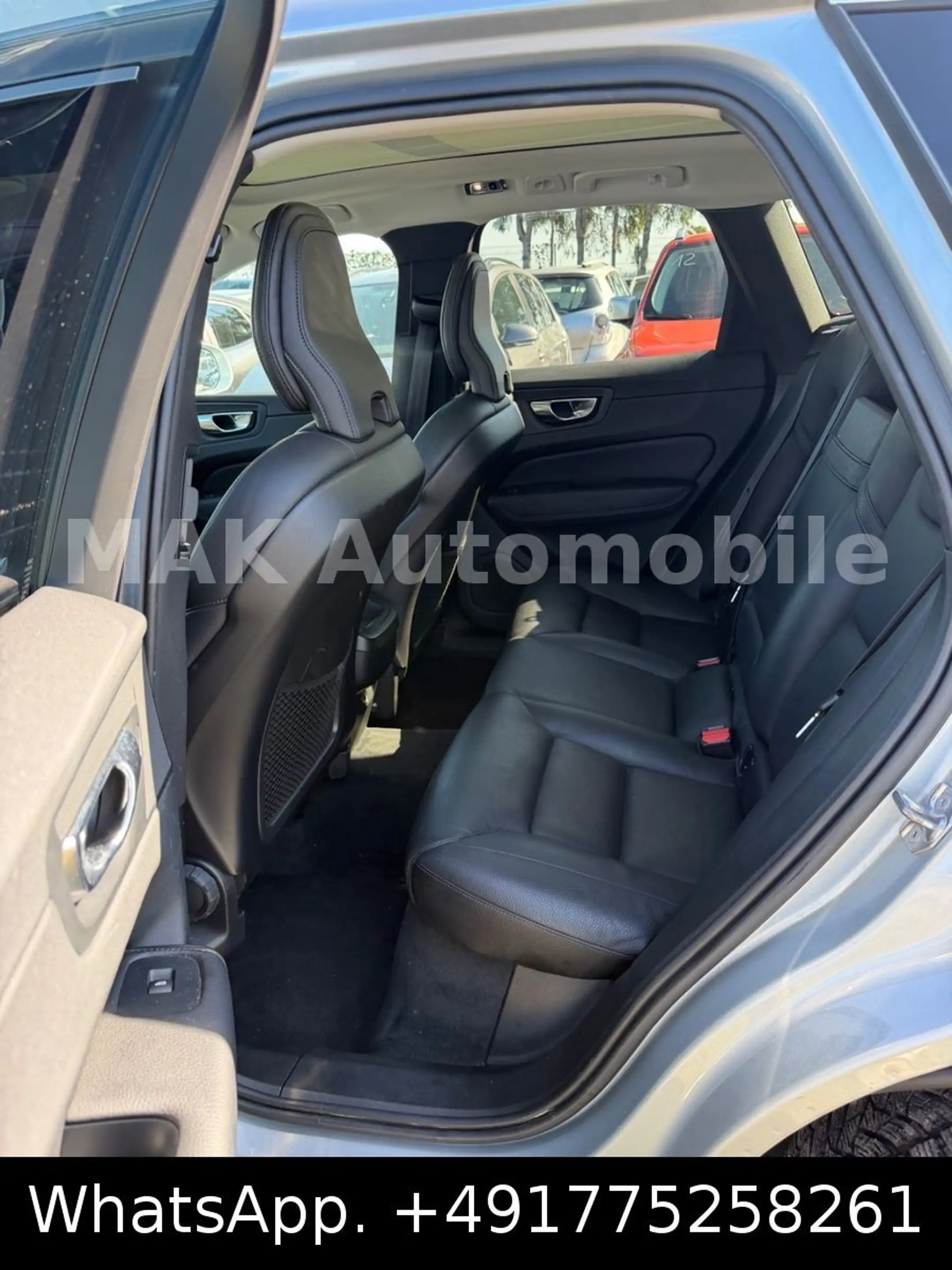 Volvo XC60 XC60 Momentum AWD — photo 8