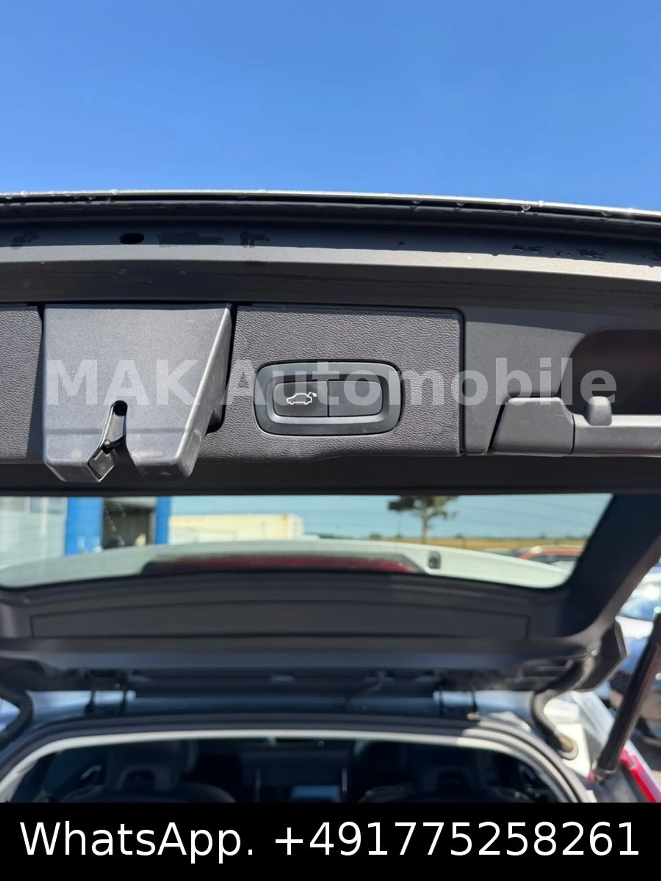 Volvo XC60 XC60 Momentum AWD — photo 9