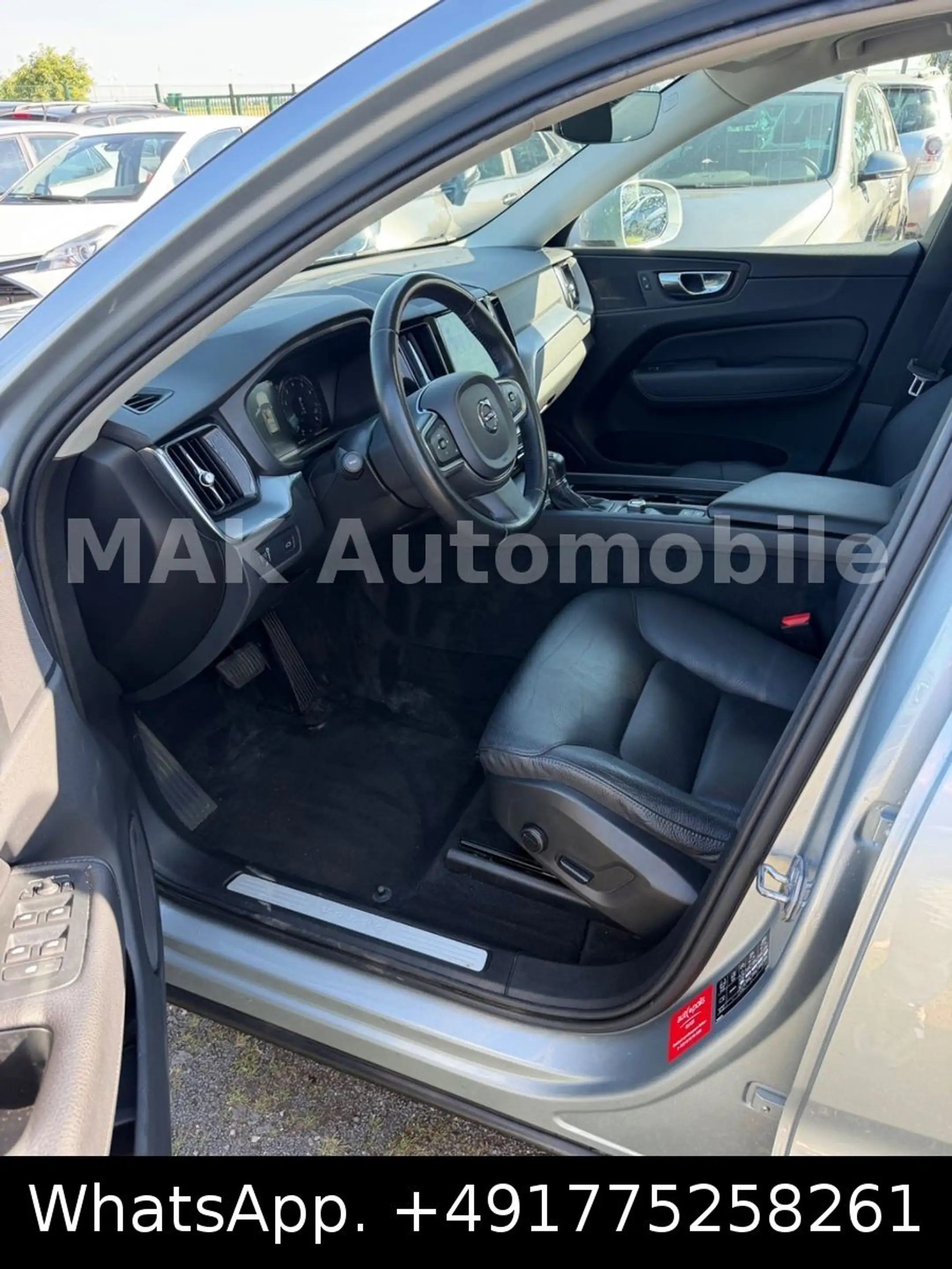 Volvo XC60 XC60 Momentum AWD — photo 12