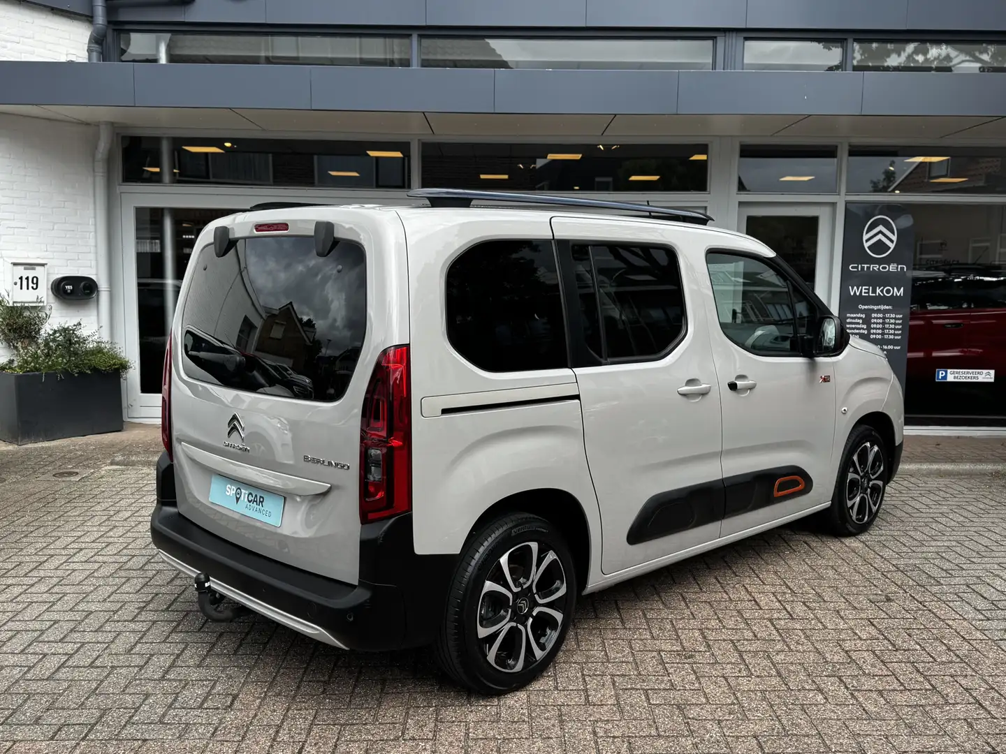 Citroen Berlingo PT 110 Shine Carplay | Head-up | Glazen dak | Trek Grigio - 2