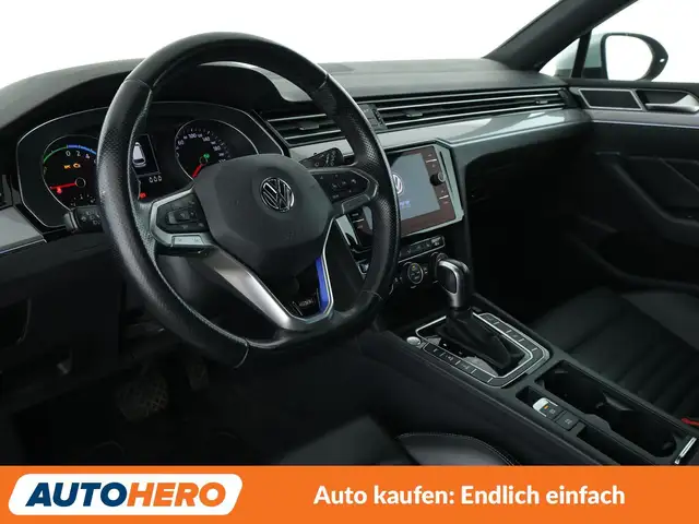 Volkswagen Passat view 11