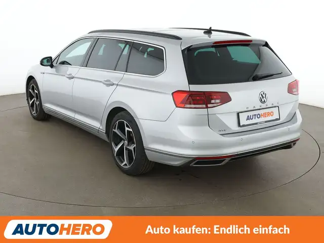 Volkswagen Passat view 4