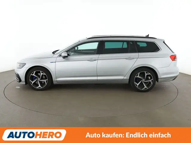 Volkswagen Passat view 3