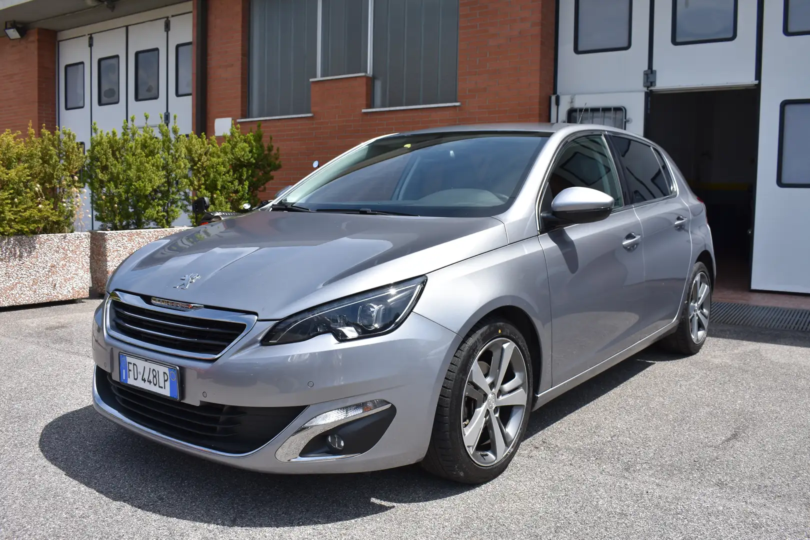 Peugeot 308 5p 1.6 Bluehdi Allure Cambio Aut. Grigio - 2
