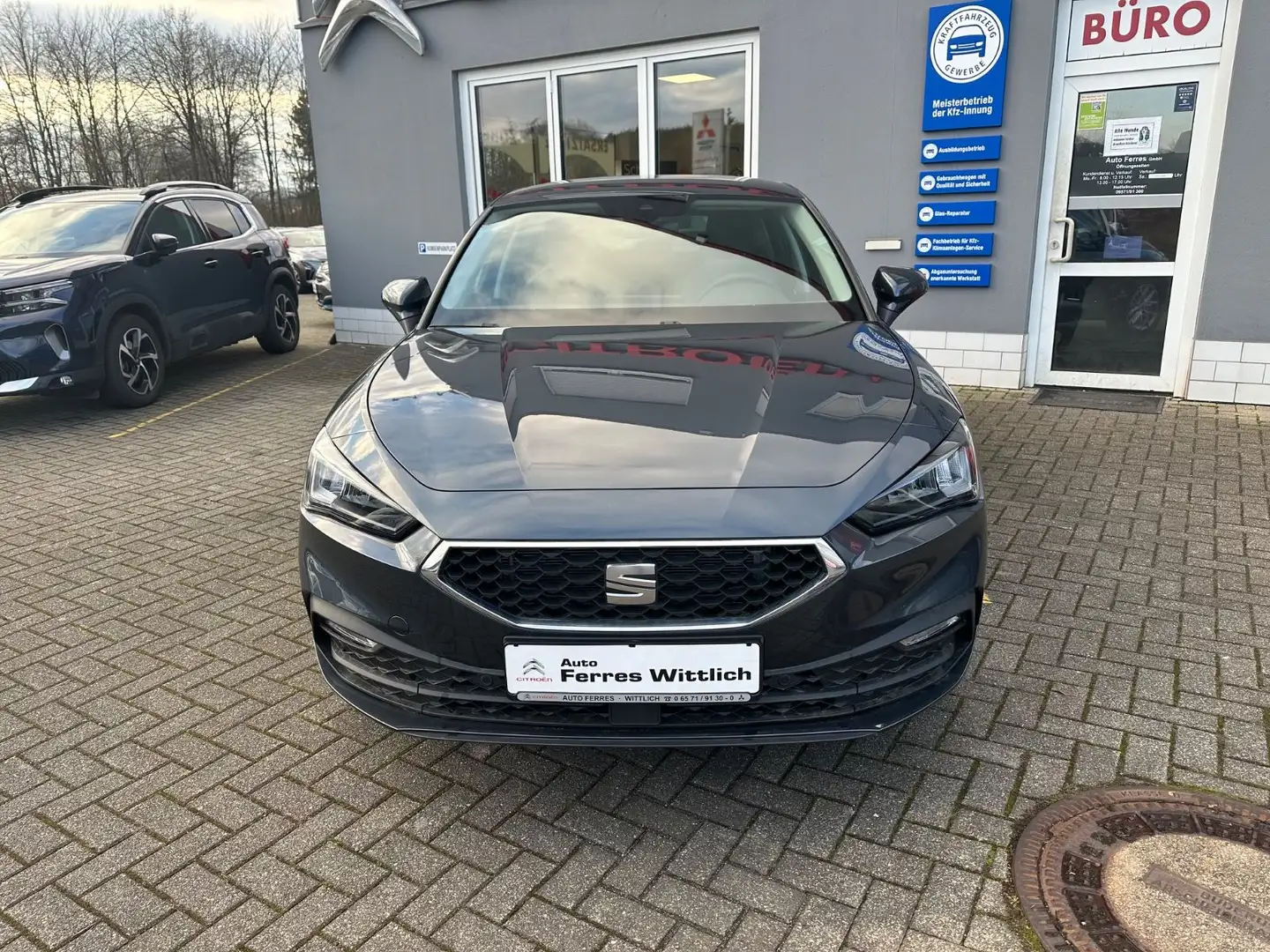 SEAT Leon Style Grau - 2
