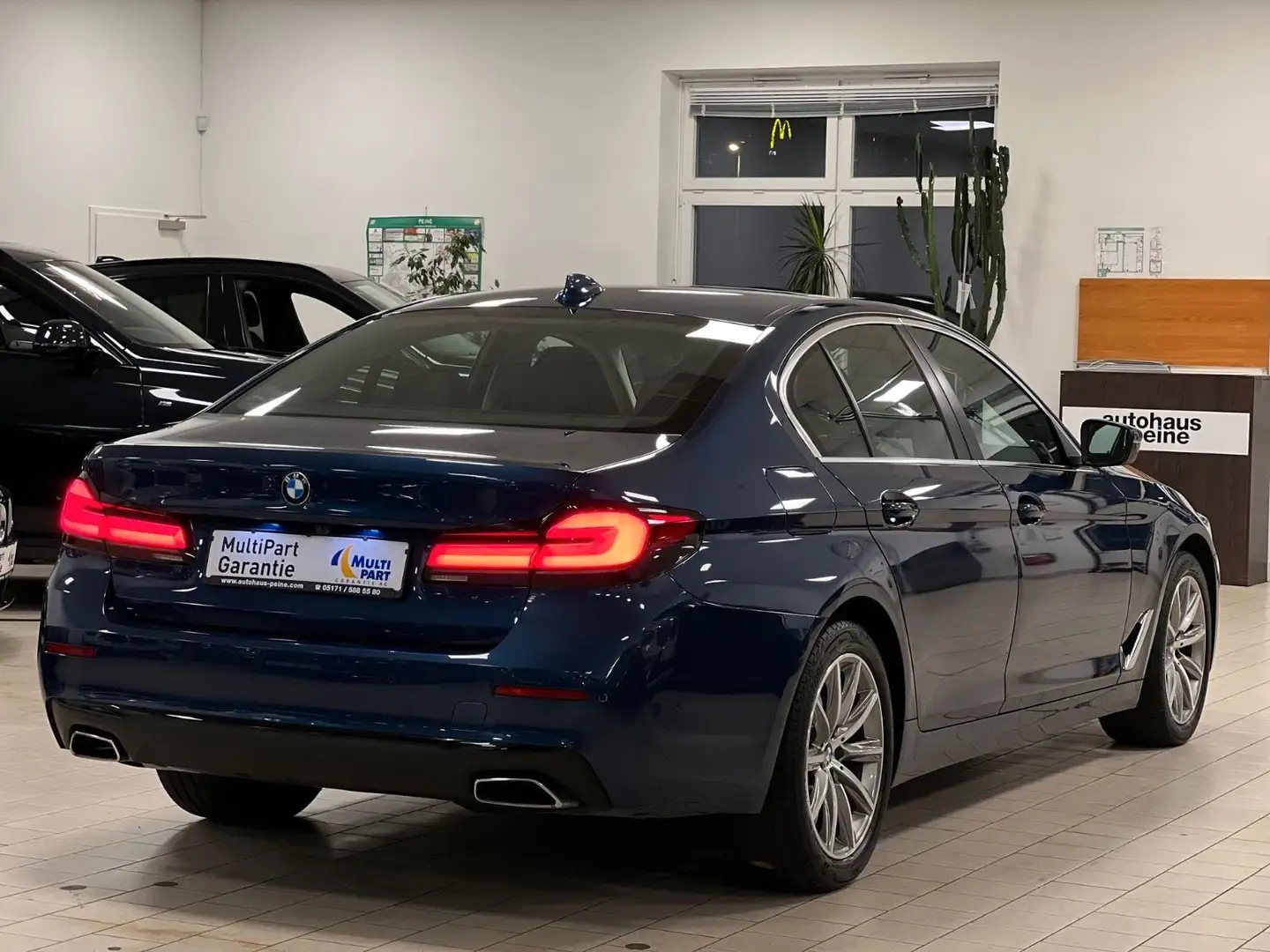 BMW 540 dxD/Lim/LCPPof/HUD/Laser/SportStz/P&DrivAss Modrá - 2