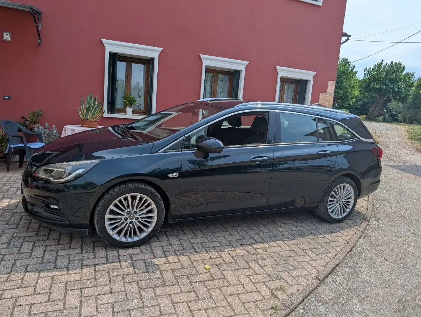 Opel Astra 1.6CDTi SW 136 CV Sports Tourer Verde - 1