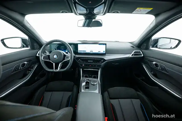 BMW 3 Series view 6