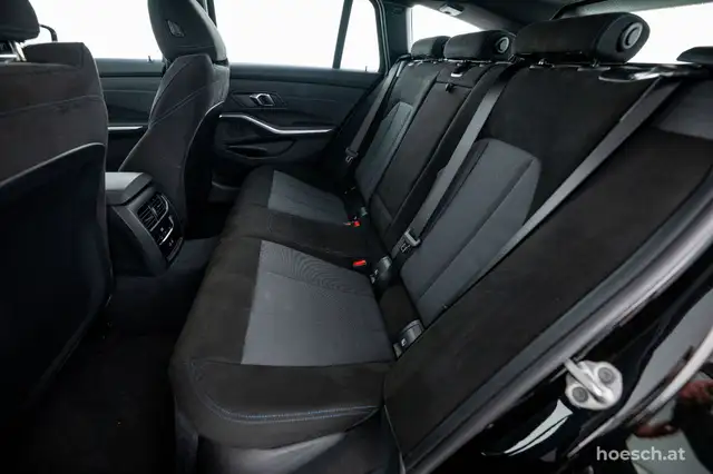 BMW 3 Series view 8