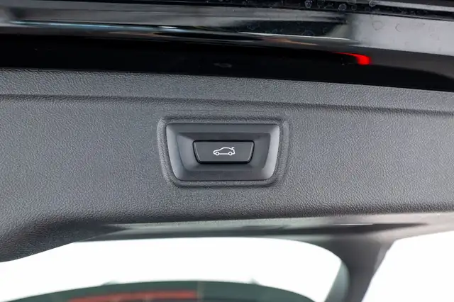 BMW 3 Series view 10