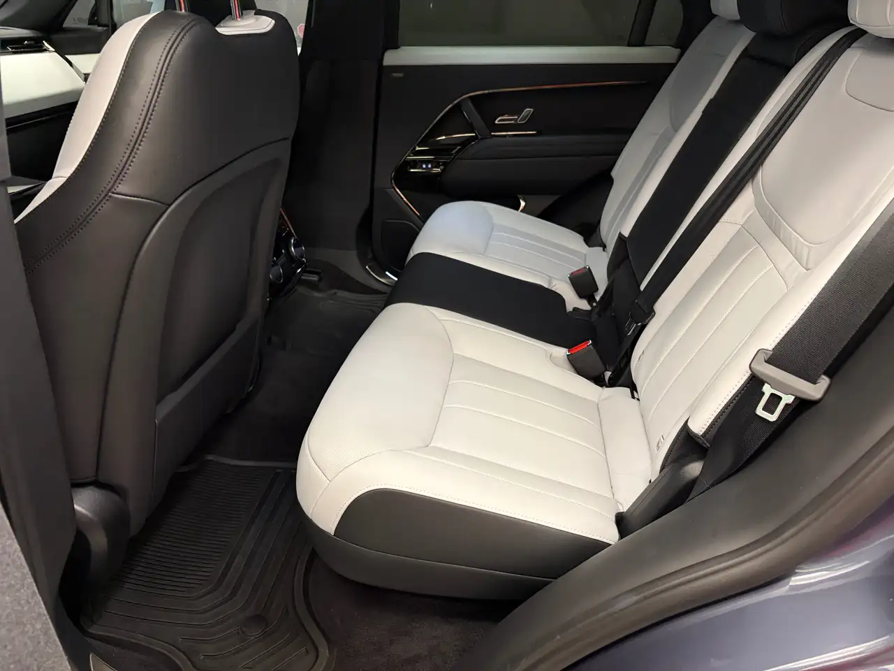 Land Rover Range Rover Sport снимка Land Rover Range Rover Sport