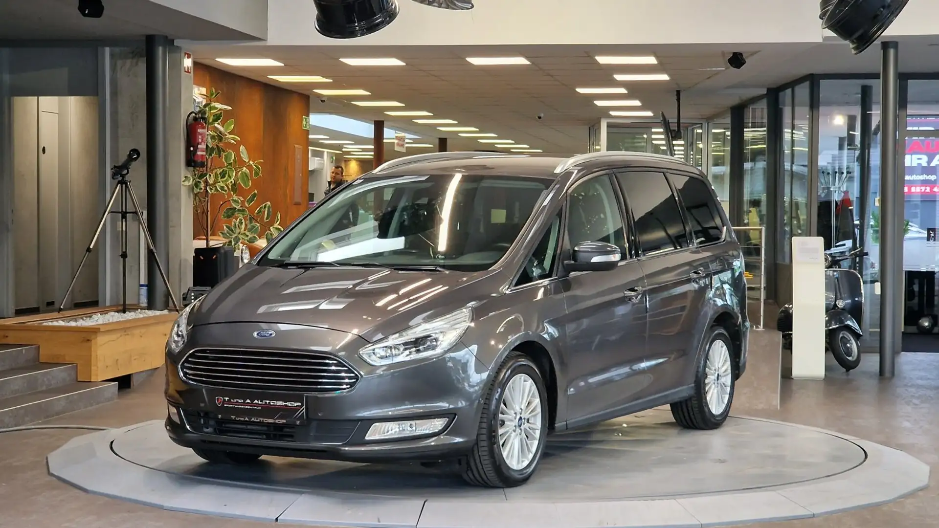 Ford Galaxy 2.0 TDI Titanium 7-Sitzer Aut. *Navi*Kamera*17Zoll Grau - 1