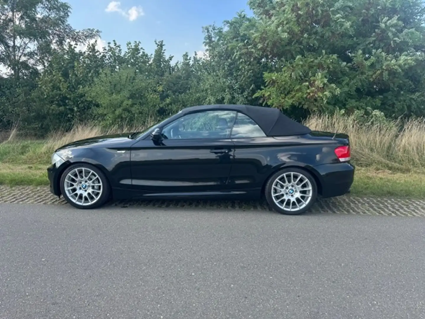 BMW 135 1-Serie (e87) 3.0 135I CABRIO AUT Zwart - 1