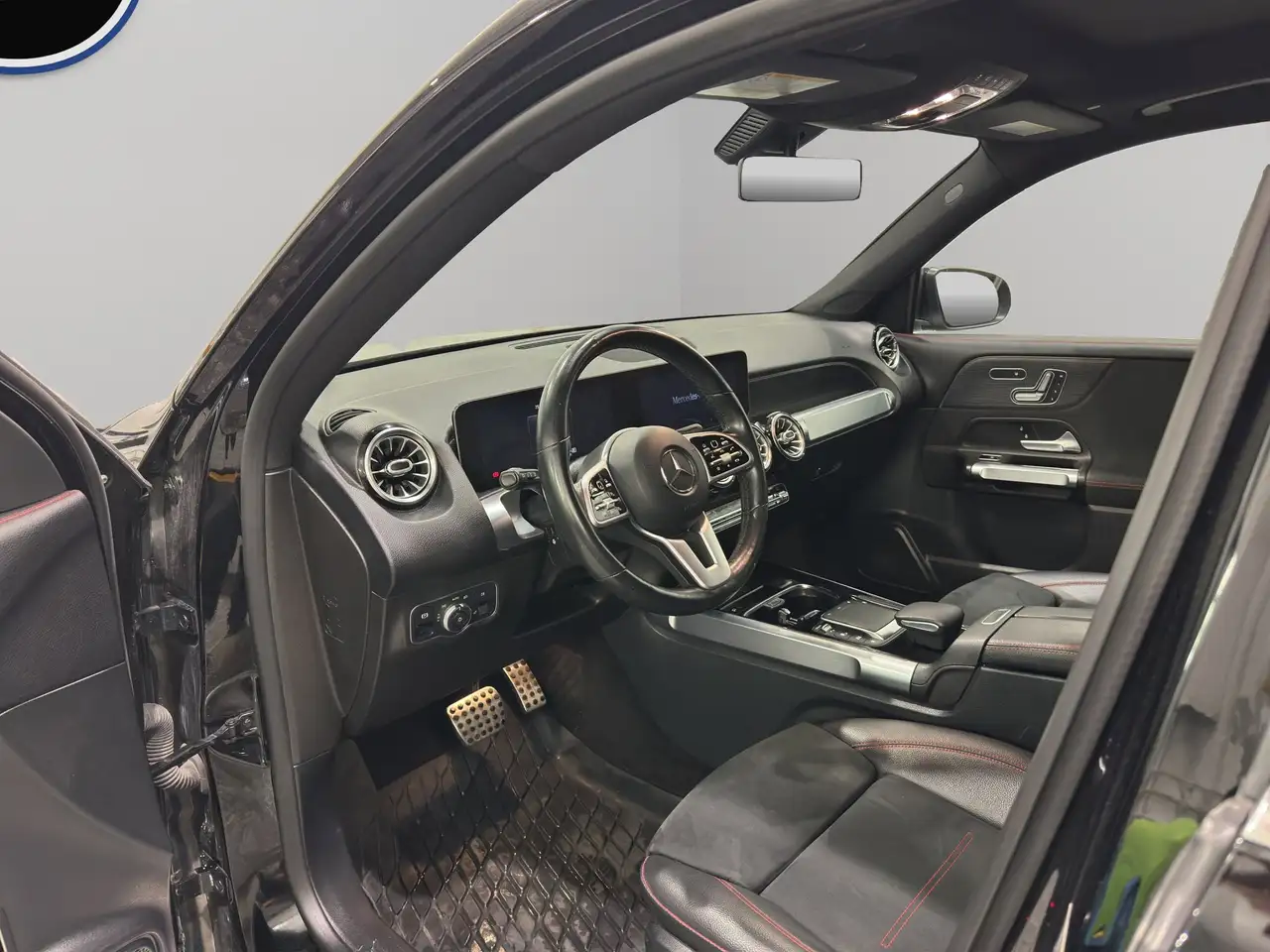 Mercedes-Benz GLB снимка Mercedes-Benz GLB