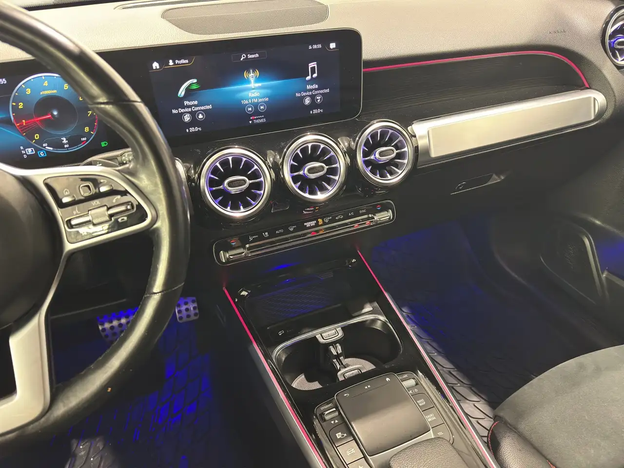 Mercedes-Benz GLB снимка Mercedes-Benz GLB