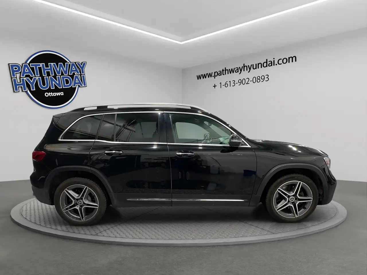 Mercedes-Benz GLB снимка Mercedes-Benz GLB