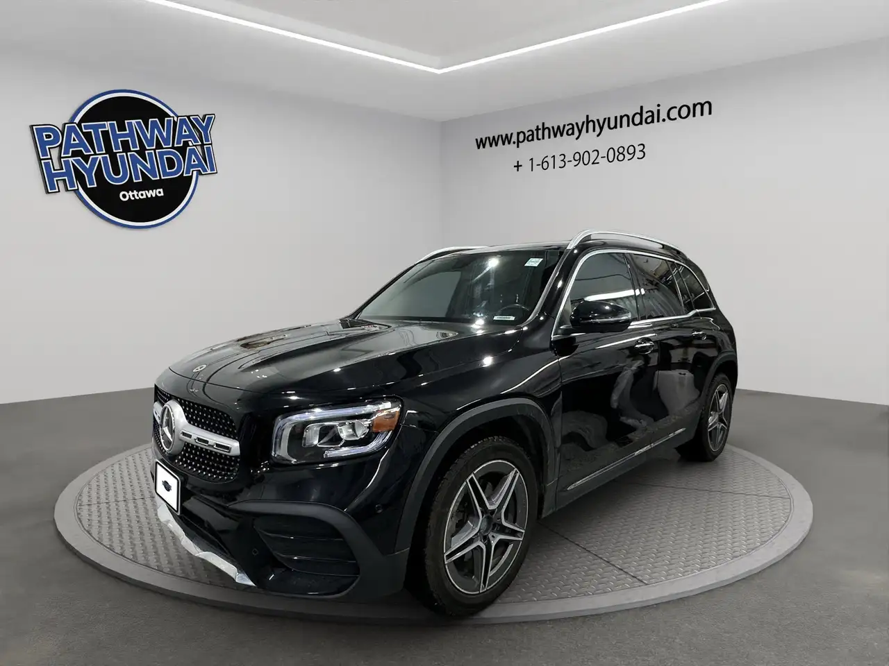Mercedes-Benz GLB снимка Mercedes-Benz GLB