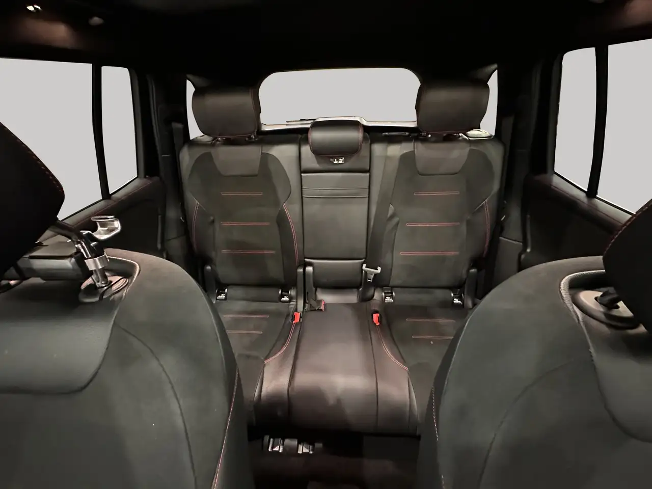 Mercedes-Benz GLB снимка Mercedes-Benz GLB