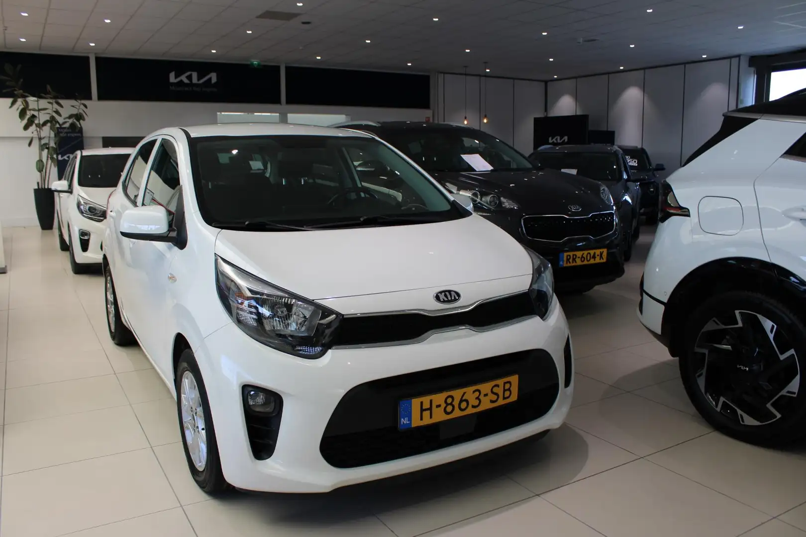 Kia Picanto 1.0 MPi DynamicPlusLine Navigatie l Camera l Airco Wit - 2