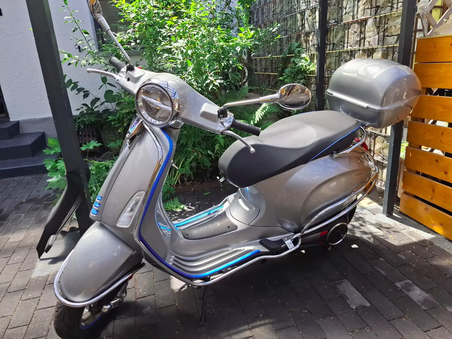 Vespa Elettrica 70 km/h mit Top-Ausstattung Silver - 2